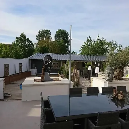 Magnificent In Nuaill D Aunis With Wellness Вилла
